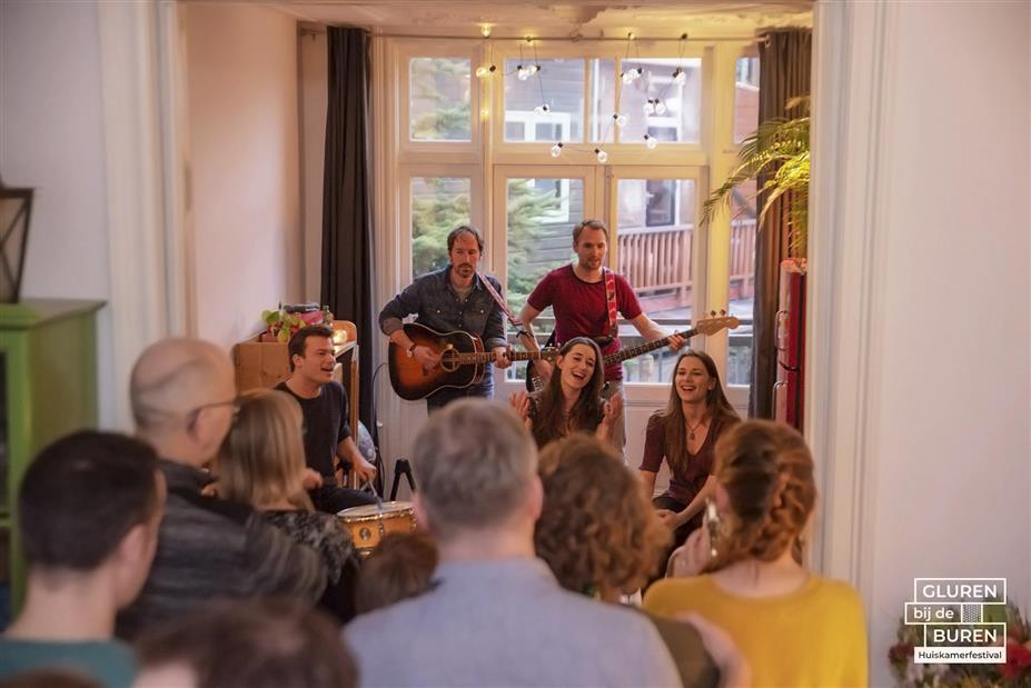 Gluren Bij De Buren: op zoek naar acts en huiskamers