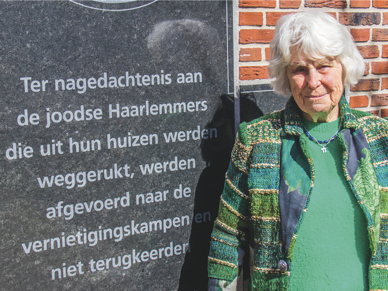 Zij zullen niet worden vergeten dankzij 733 struikelstenen, HRLM85